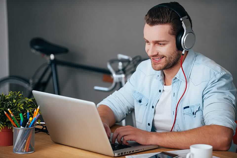beneficios de escuchar musica en el trabajo